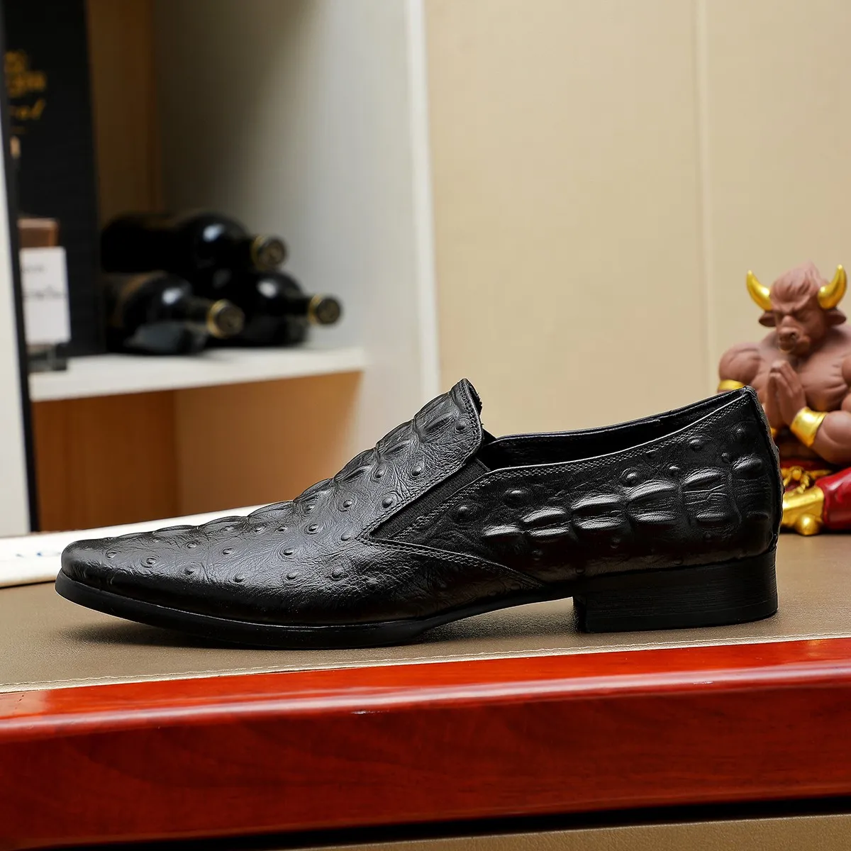 Men's shoes 💰540 💰 Louis Vuitton LV ® Autumn and Winter 🆕 models 🔛Full shoe counter First layer cowhide, 🐂leather lining casual shoes for men, super soft outsole, essential for driving. Counter synchronized original first layer cowhide completely 1:1 mold customization 🌹Top version, 2 colors optional! Number: 38-45 (37.46. Customized)